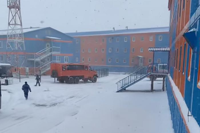 Первый летний снег в российском регионе сняли на видео