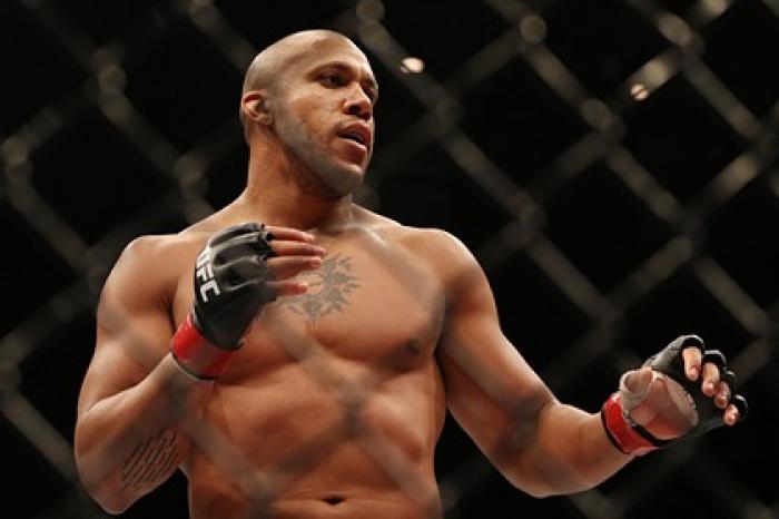 Победивший Волкова боец получил шанс на титул чемпиона UFC