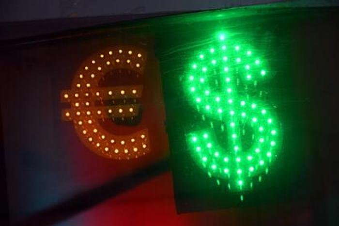 Россияне потеряли интерес к долларам и евро
