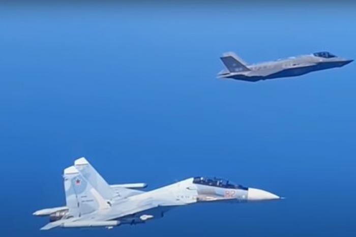 Встреча Су-30СМ и F-35A над Балтикой попала на видео