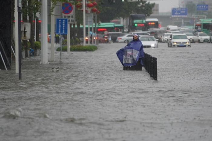 12 человек стали жертвами наводнения в китайском метро
