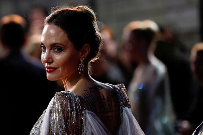 Анджелину Джоли заподозрили в романе с музыкантом The Weeknd