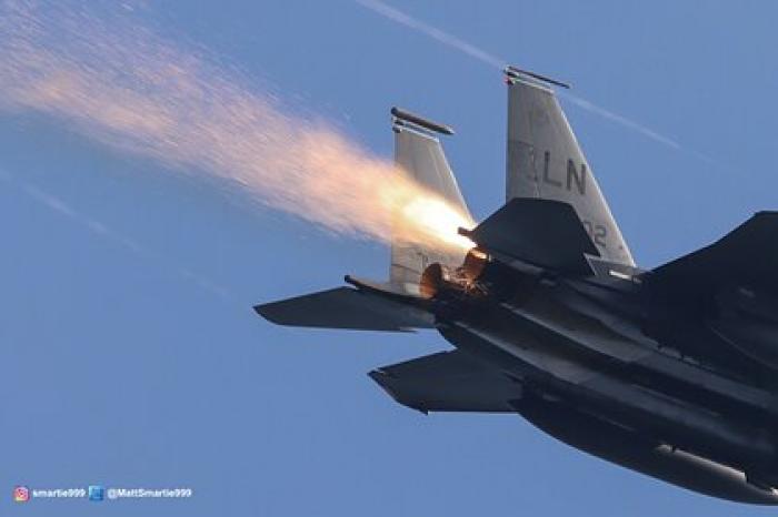 F-15E ВВС США заискрился