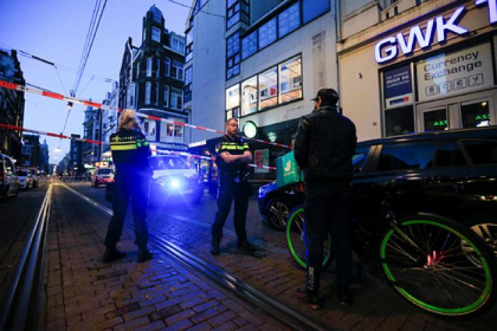 Известному журналисту-расследователю прострелили голову в Нидерландах