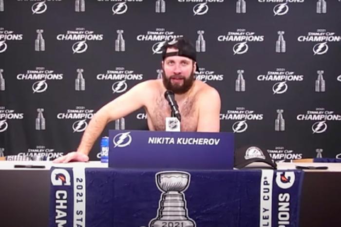 Кучеров пришел на пресс-конференцию после победы в НХЛ с пивом и голым торсом
