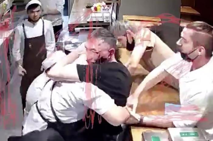 Появилось видео поножовщины поваров дорогого ресторана в центре Москвы
