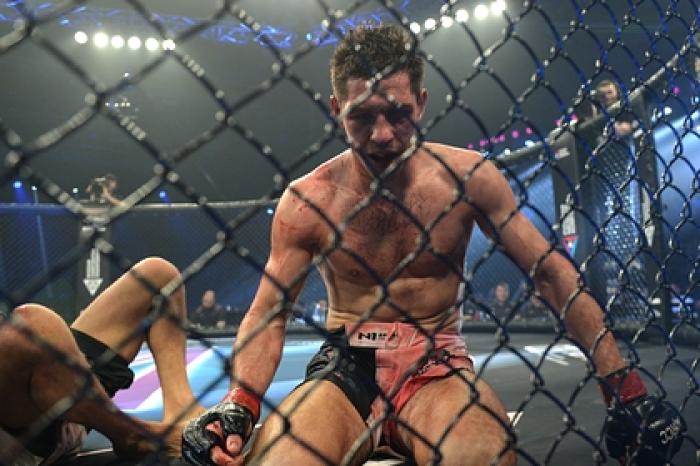 Российский боец MMA нокаутировал соперника ударом коленом