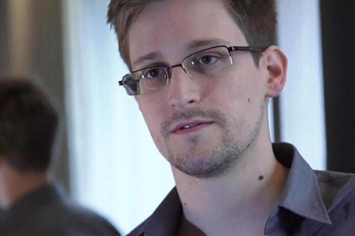 Сноуден оценил возможность взломать американские телефоны