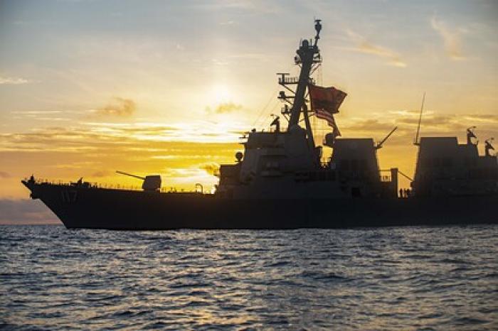 Стало известно об участии корабля США в инциденте с британским эсминцем в Крыму