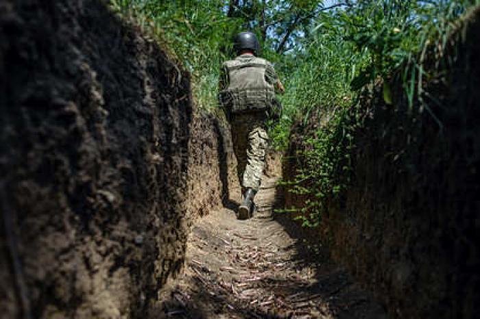 Украина сообщила о ранении своего военного в Донбассе