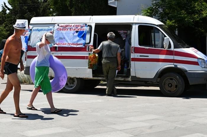 В Крыму задумались о введении обязательной вакцинации для туристов