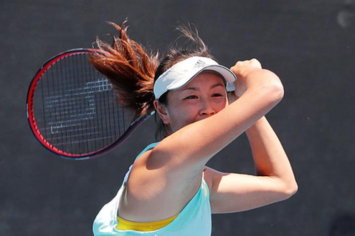 Пропавшая теннисистка-чемпионка опровергла обвинения в насилии в адрес политика