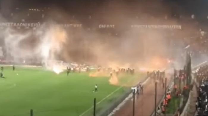 Разочарованные болельщики устроили беспорядки на матче ПАОК - "Арис"