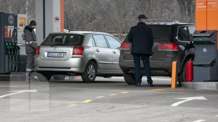 Бензин и дизельное топливо продолжают дешеветь