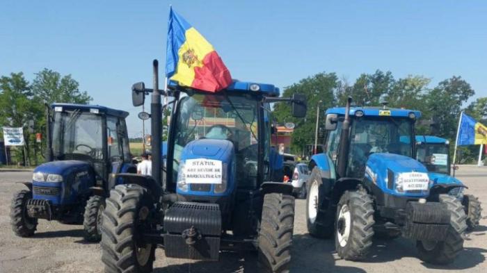 Фермеры протестуют: утром на трассах во многих районах страны была замечена техника (ВИДЕО)
