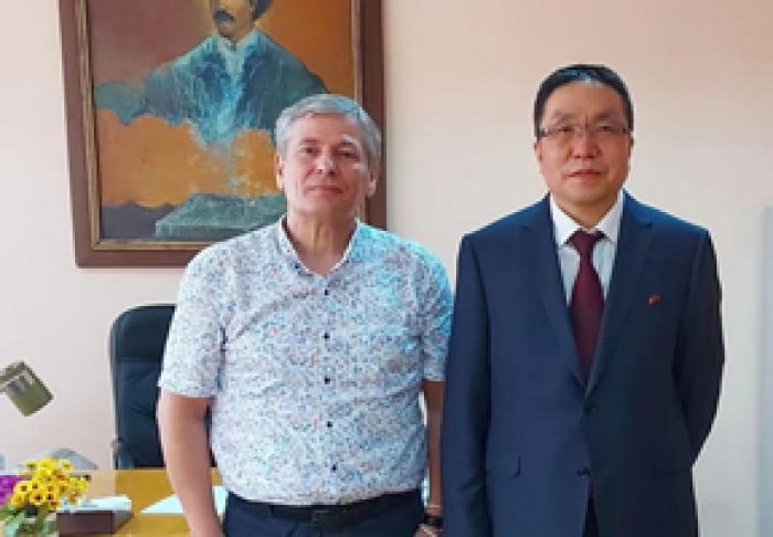 AMBASADORUL CHINEI A DISCUTAT CU PREŞEDINTELE UNIUNII SCRIITORILOR DIN MOLDOVA COOPERAREA ÎN DOMENIUL CULTURII ȘI LITERATURII