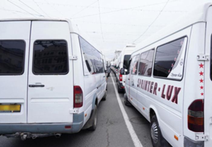 ÎN MOLDOVA AU CRESCUT TARIFELE LA TRANSPORTUL DE PASAGERI