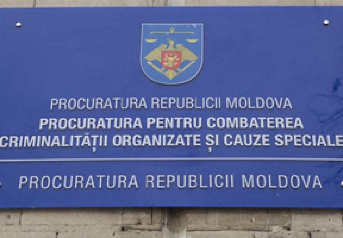 OPT PERSOANE SUNT SUSPECTATE DE ORGANIZAREA DEZORDINILOR ÎN MASĂ