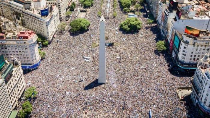 Радость победы: более 4 млн аргентинцев вышли на улицы Буэнос-Айреса, чтобы отметить победу своей сборной
