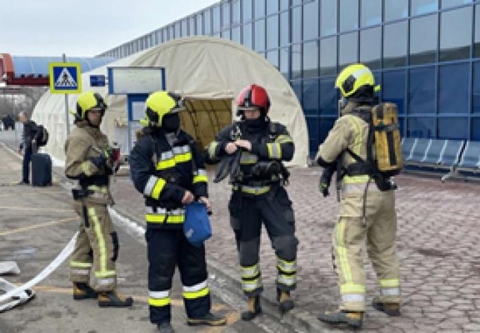 LA TERMINALUL DE PASAGERI DIN AEROPORTUL CHIȘINĂU A FOST DESFĂŞURAT UN EXERCIŢIU CU SCENARIUL STINGERII UNUI INCENDIU