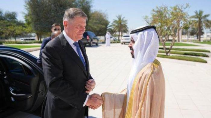 Klaus Iohannis merge în Emiratele Arabe Unite. Va discuta acolo despre Republica Moldova