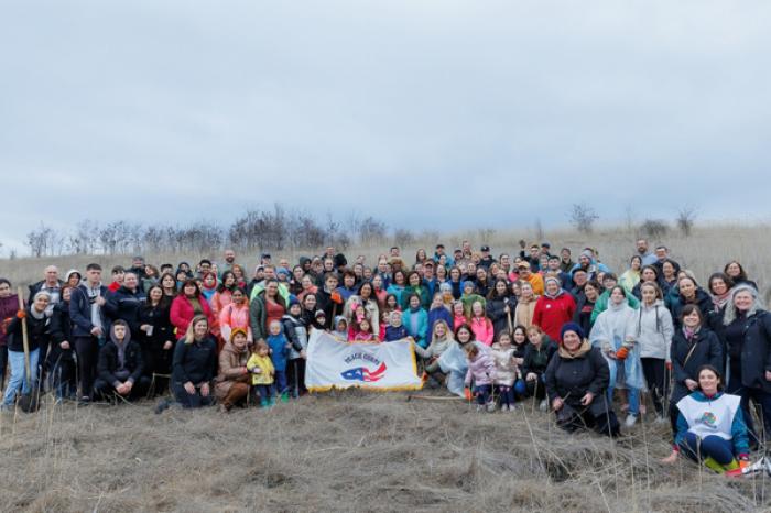 (VIDEO) ÎN CADRUL PROIECTULUI „PĂDUREA COMUNITĂŢII CORPULUI PĂCII” AU FOST SĂDIŢI 1576 DE PUIEŢI DE STEJAR