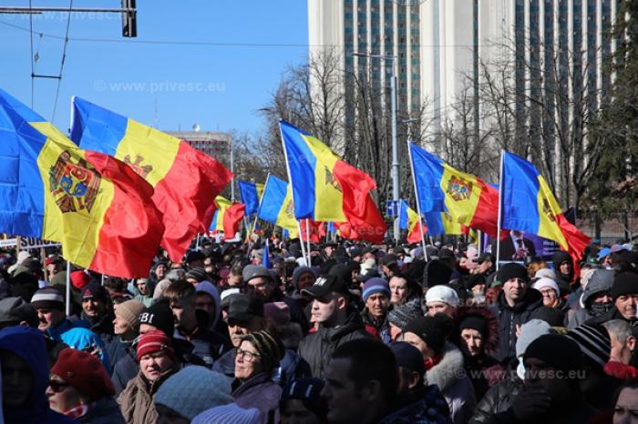 (VIDEO) PARTICIPANȚII LA PROTEST I-AU CERUT DIN NOU GUVERNULUI SĂ PLĂTEASCĂ FACTURILE LA SERVICIILE COMUNALE