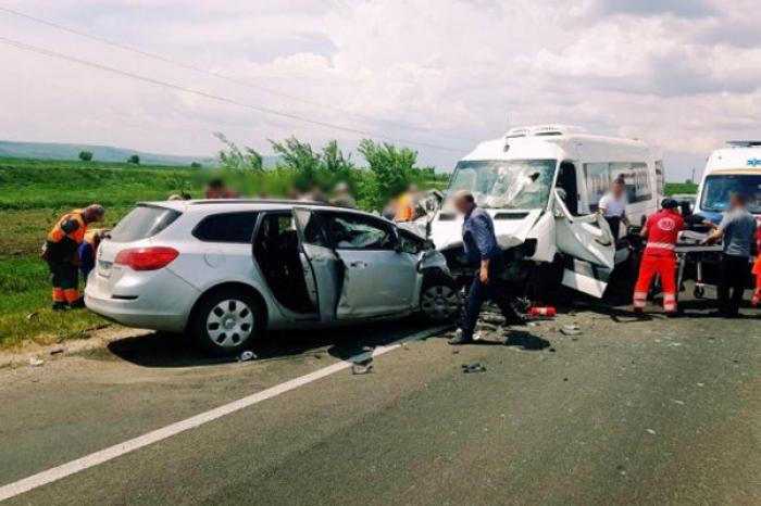 DOI OAMENI AU MURIT ȘI ALŢI 12 AU FOST RĂNIȚI ÎNNTR-UN ACCIDENT AUTO DIN RAIONUL ORHEI