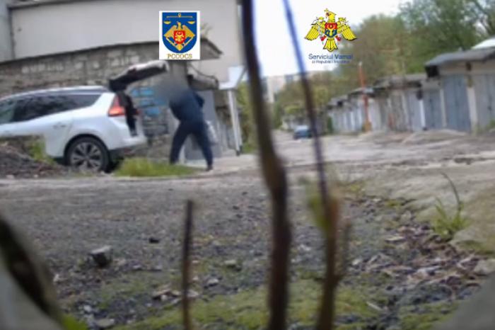 (VIDEO) ÎN VAMA DIN CHIȘINĂU AU FOST CONFISCATE 17 TONE DE TUTUN PENTRU NARGHILEA ŞI 1,5 MILIOANE DE ȚIGĂRI