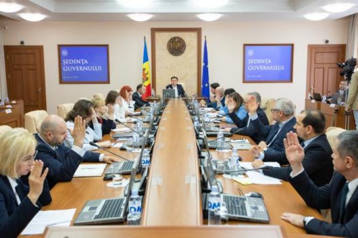 Cetățenii din țările UE, dar și din alte state vor putea lucra în Republica Moldova fără permis de muncă