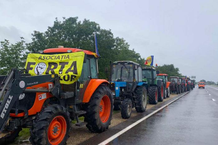 FERMIERII MOLDOVENI REIAU LUNI PROTESTELE