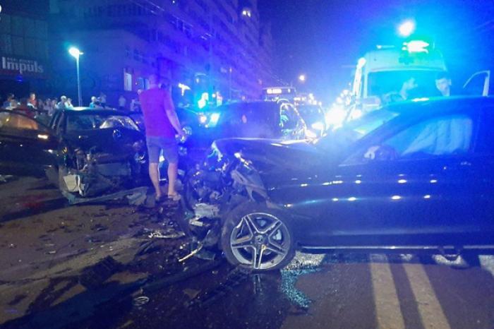 CINCI PERSOANE AU FOST TRAUMATIZATE ÎNTR-UN ACCIDENT RUTIER CARE S-A PRODUS LÂNGĂ UN CENTRU COMERCIAL DIN CHIȘINĂU