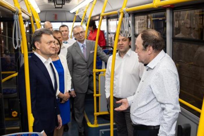 PRIMUL AUTOBUZ ELECTRIC PRODUS ÎN ŢARĂ A FOST PREZENTAT ÎN MOLDOVA