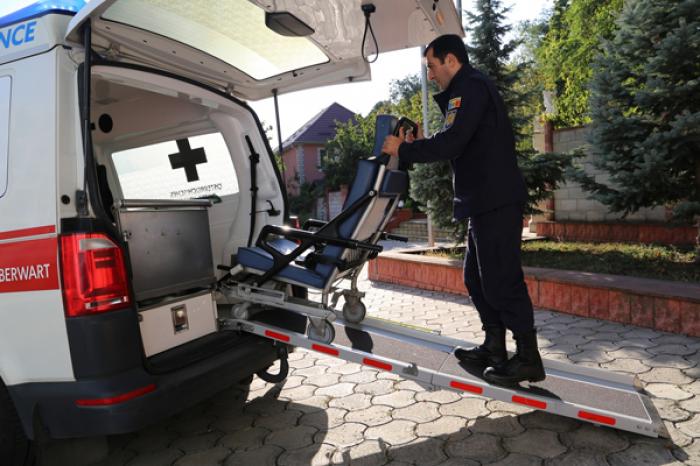 ​AUSTRIA LE-A DONAT SALVATORILOR O AMBULANȚĂ VOLKSWAGEN TRANSPORTER