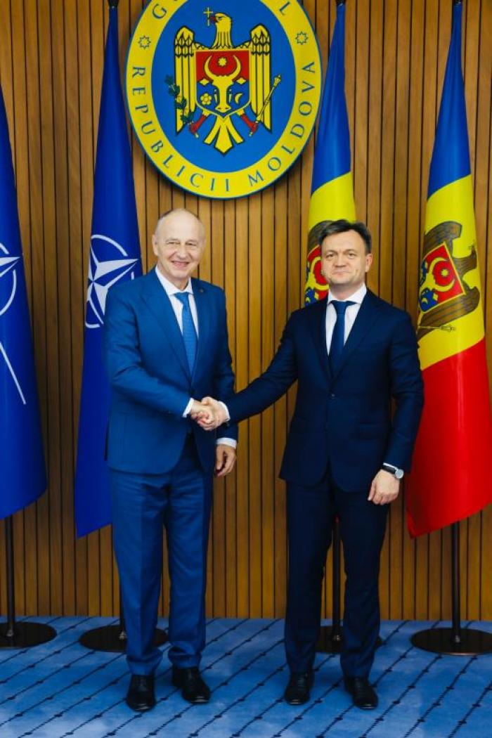 Prim-ministrul Dorin Recean a avut o întrevedere cu Mircea Geoană, secretar general adjunct al NATO: „Obiectivul nostru este să modernizăm Armata Națională la standardele NATO”