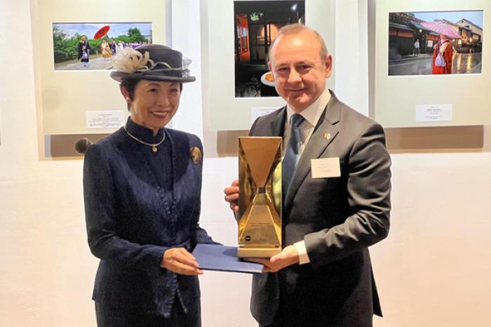 ​AMBASADORUL MOLDOVEI A PRIMIT MARELE PREMIU AL UNEI EXPOZIȚII FOTO DIN JAPONIA