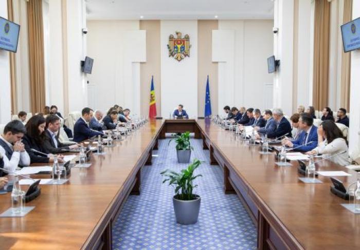 Premierul Dorin Recean a prezidat ședința Comisiei guvernamentale pentru integrare europeană: „Este important să ne mobilizăm și să tratăm cu prioritate absolută solicitările ce țin de agenda europeană a țării noastre”