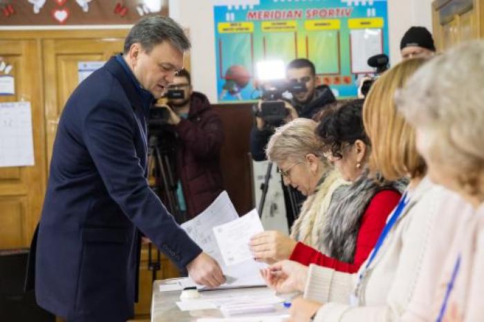 Dorin Recean a votat în turul 2 al alegerilor locale generale: „Votul este cel mai important exercițiu democratic. Ieșiți la vot”