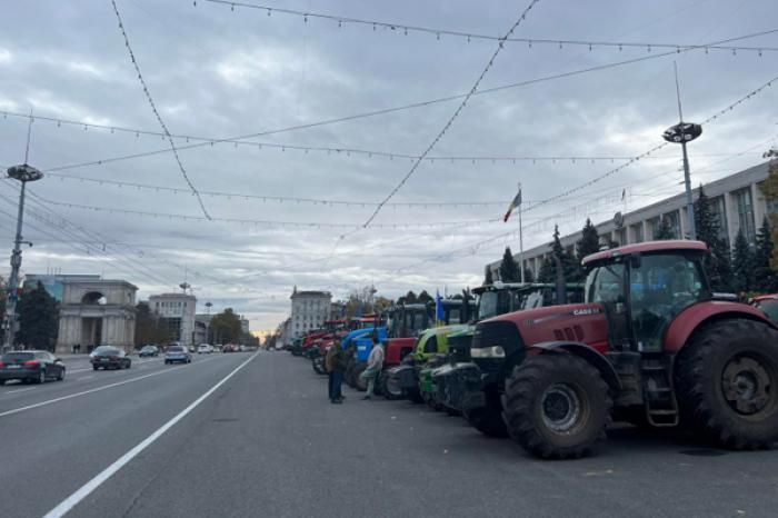 FERMIERII N-AU AJUNS LA UN COMPROMIS CU GUVERNUL ŞI INTENŢIONEAZĂ SĂ CONTINUE PROTESTELE - ALEXANDR SLUSARI