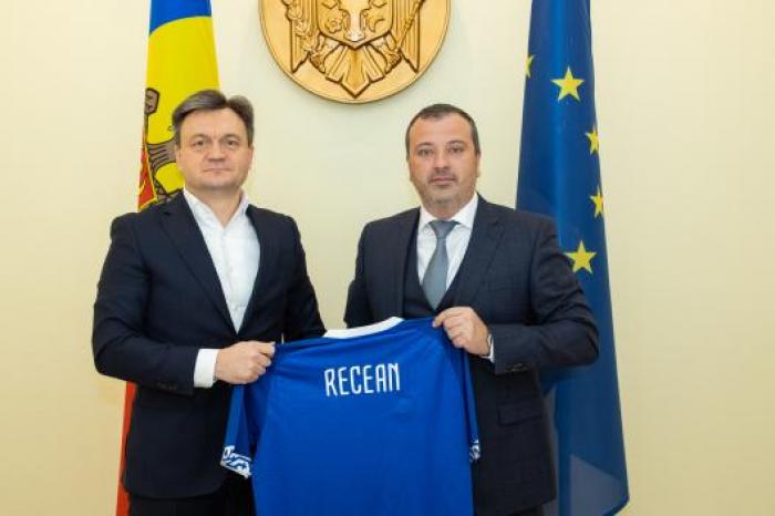 Dezvoltarea fotbalului moldovenesc și investițiile în infrastructura sportivă, discutată la întrevederea prim-ministrului Dorin Recean cu conducerea Federației de Fotbal din Moldova