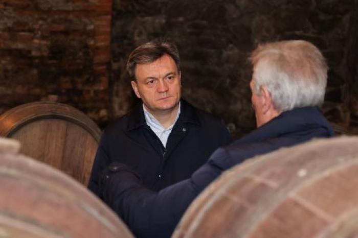 Prim-ministrul Dorin Recean a vizitat crama „Leuntea-Vin”: „Îndemn pe fiecare să descopere și să aprecieze bogăția pe care ne-o oferă acest pământ”