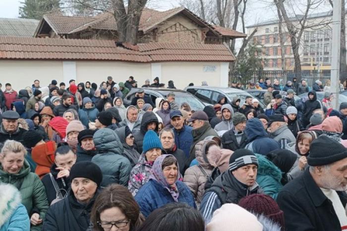 СТОРОННИКИ ГАГАУЗИИ ПРОТЕСТУЮТ У КОНСТИТУЦИОННОГО СУДА, ТРЕБУЯ ОТМЕНЫ ПРОЦЕДУРЫ ВЗИМАНИЯ НДС