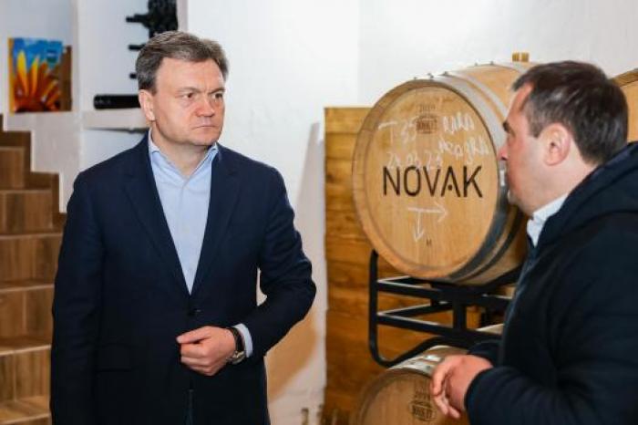 Premierul Dorin Recean, în vizită la vinăria „Novak Winery”: „Guvernul va continua să ofere noi oportunități pentru creșterea afacerilor mici și mijlocii”