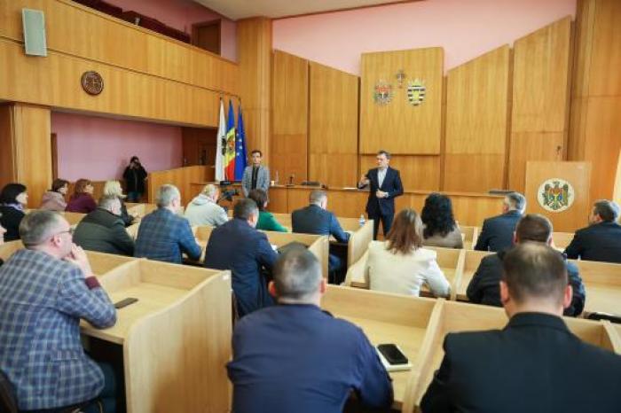 Premierul Dorin Recean, în discuții cu reprezentanții autorităților publice locale din raionul Glodeni: „Guvernul alocă mai multe resurse pentru dezvoltarea localităților, iar obiectivul nostru comun rămâne bunăstarea cetățenilor”