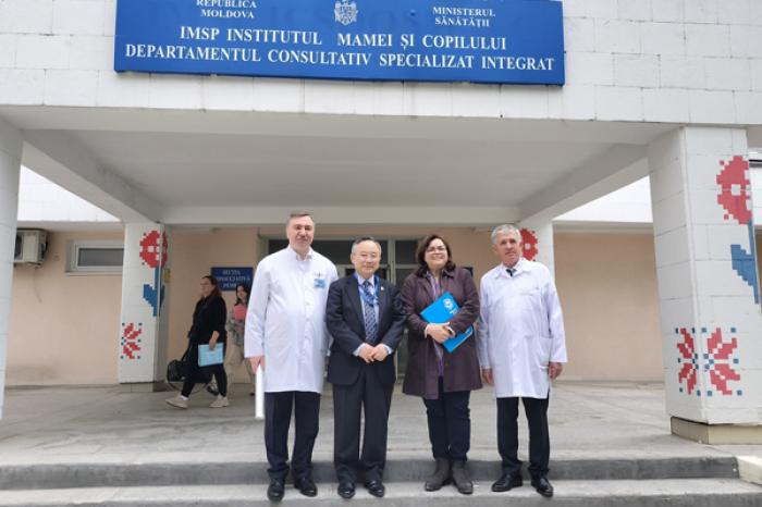 AMBASADORUL JAPONIEI ESTE MÂNDRU DE ECHIPAMENTELE MEDICALE LIVRATE ÎN REPUBLICA MOLDOVA