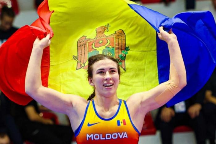 PREŞEDINTA MAIA SANDU FELICITĂ LUPTĂTORII MOLDOVENI CARE AU OBŢINUT MEDALII LA CAMPIONATELE EUROPENE DE LUPTE SUB 23 DE ANI