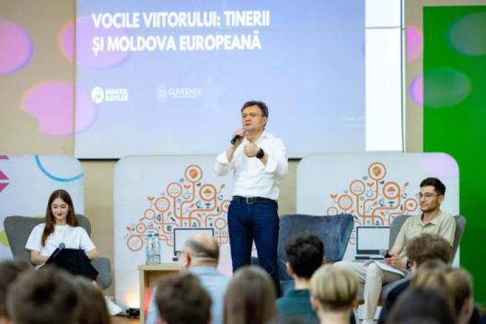 Prim-ministrul Dorin Recean, către elevii Liceului Teoretic „Mircea Eliade”: „Moldova europeană este cea în care tinerii au oportunități și contribuie activ la prosperarea țării”