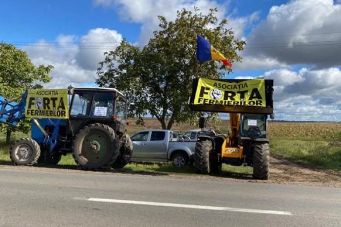 ФЕРМЕРЫ ПРОСЯТ ПРАВИТЕЛЬСТВО ПРОДЛИТЬ ЛИЦЕНЗИРОВАНИЕ ИМПОРТА В МОЛДОВУ ЗЕРНОВЫХ И МАСЛИЧНЫХ КУЛЬТУР