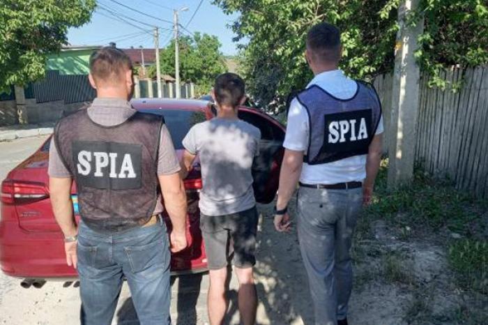 POLIȚIST DIN STRĂȘENI REȚINUT ÎN FLAGRANT ÎN TIMP CE LUA MITĂ