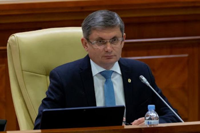 PREȘEDINTELE PARLAMENTULUI SOLICITĂ AUTORITĂȚILOR COMPETENTE SĂ OFERE MAI MULTE INFORMAȚII ÎN LEGĂTURĂ CU PROBLEMA FOSTULUI ȘEF AL STATULUI MAJOR GENERAL